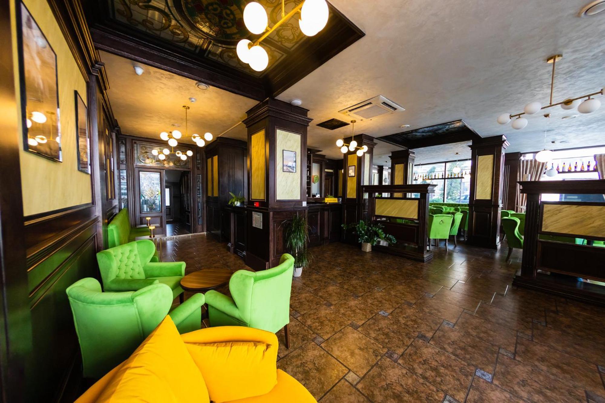 Daily Plaza Hotel Suceava Exterior foto