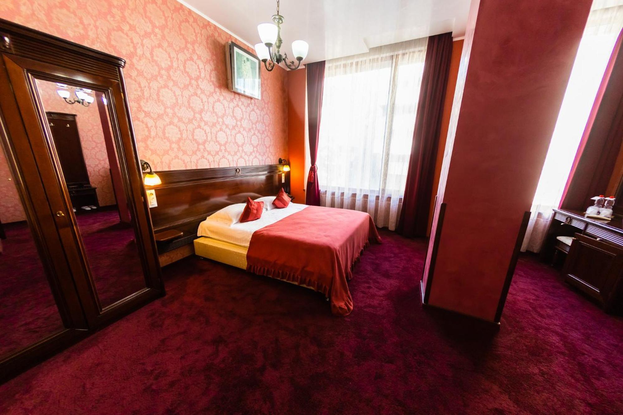 Daily Plaza Hotel Suceava Exterior foto