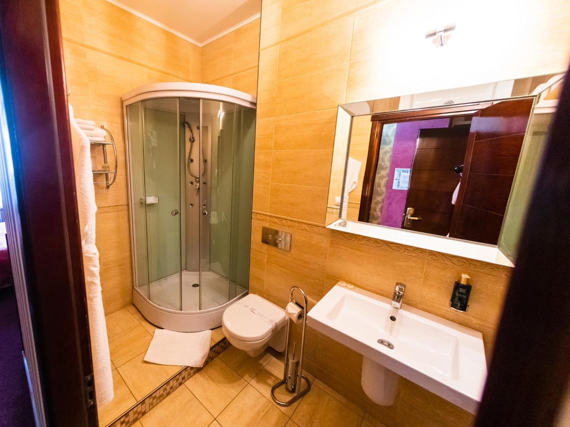 Daily Plaza Hotel Suceava Exterior foto