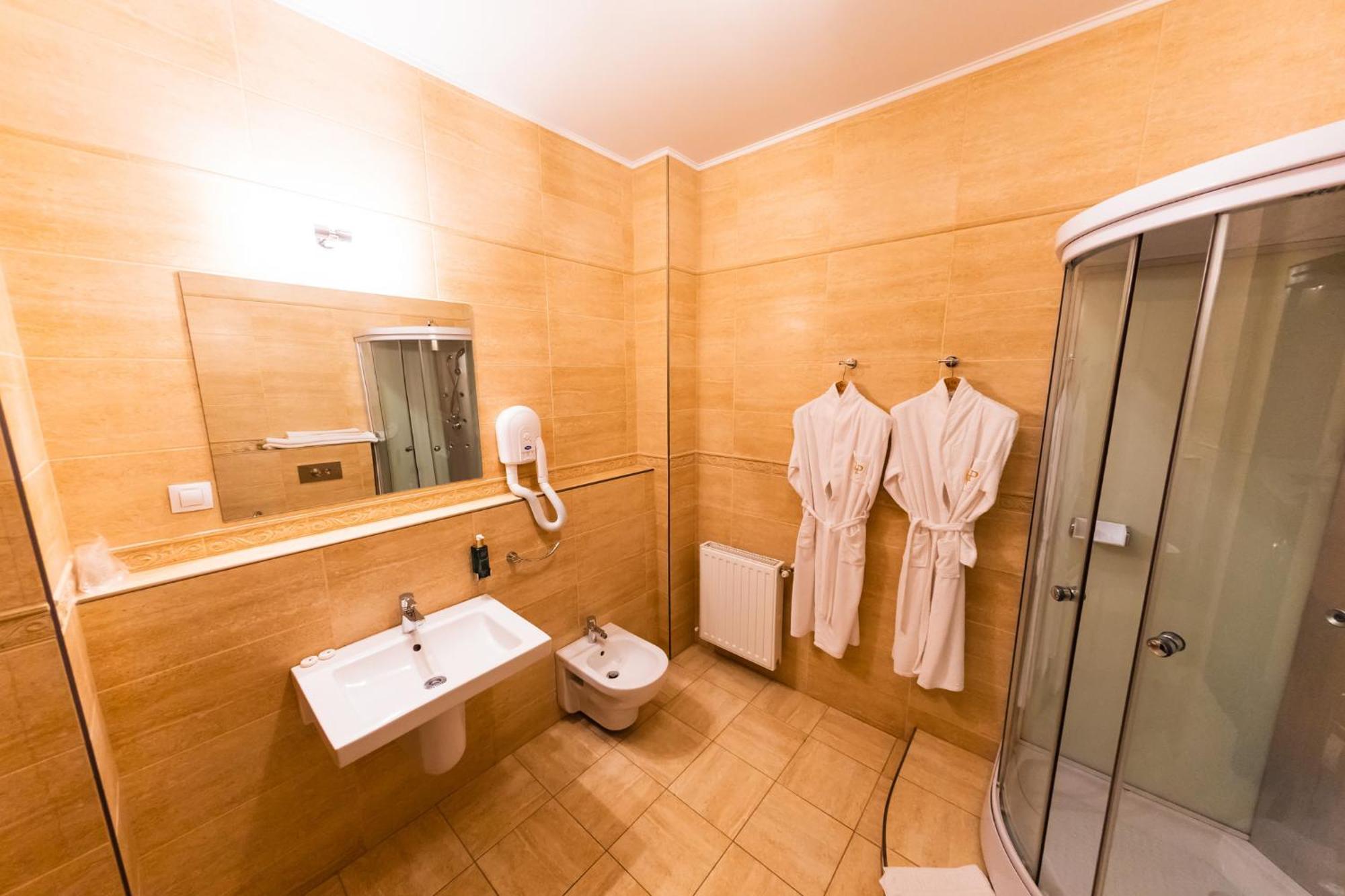 Daily Plaza Hotel Suceava Exterior foto